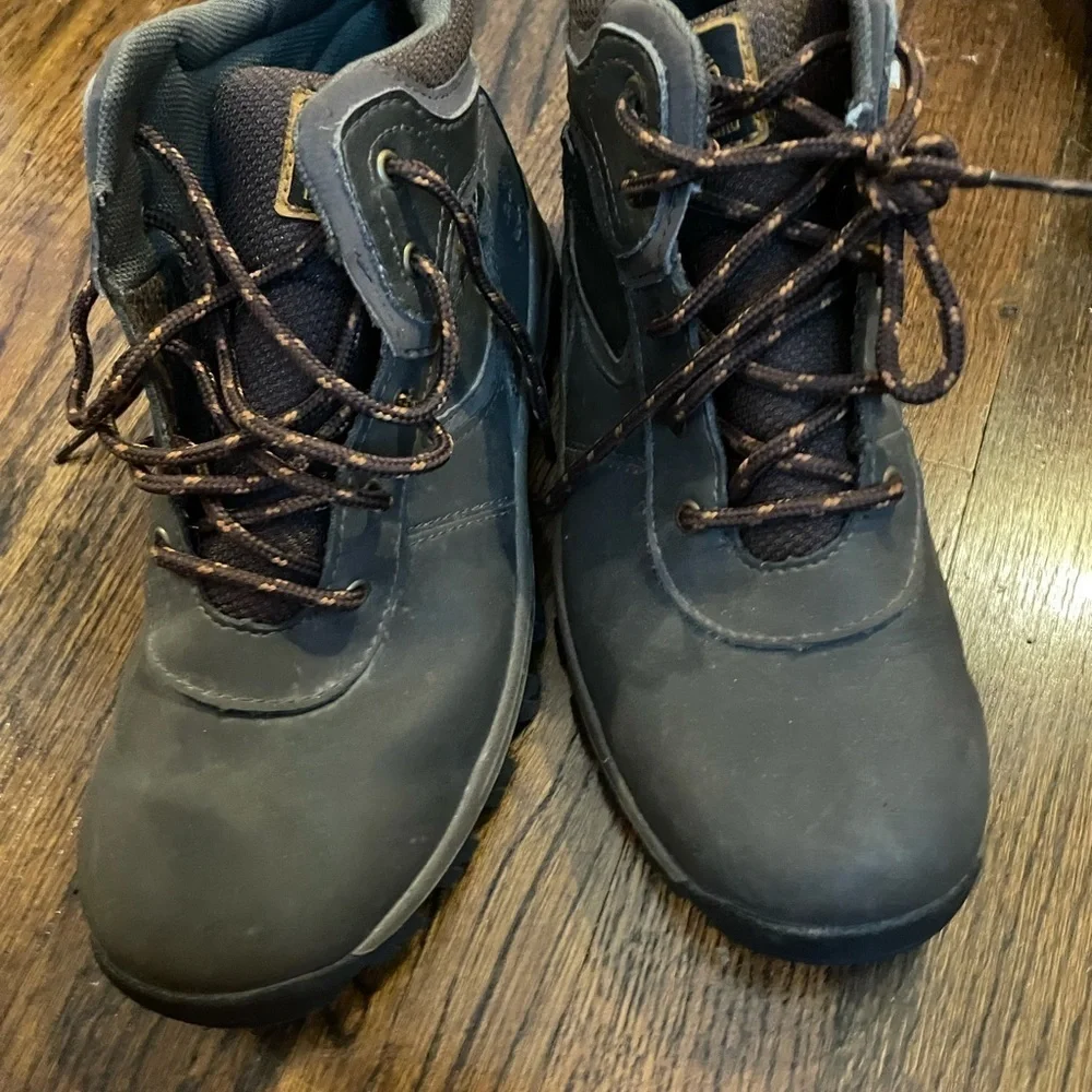 Timberland waterproof hiking boots boys size 5